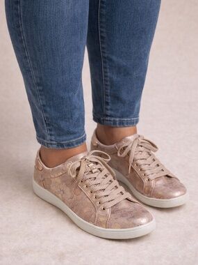 Comfortview Jamie Rose Gold Metallic Sneakers Size 9.5